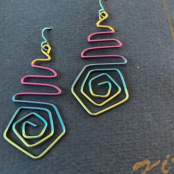 Colorful Wire Earrings Kimi Designs - Picture 3 of 4